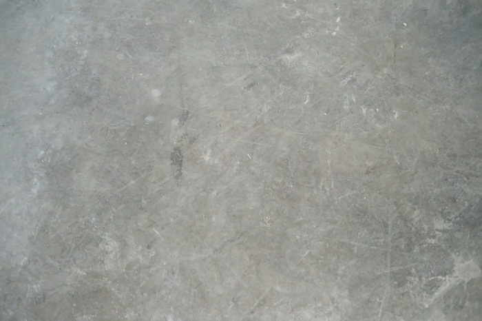 Betonové podlahy s lištami
