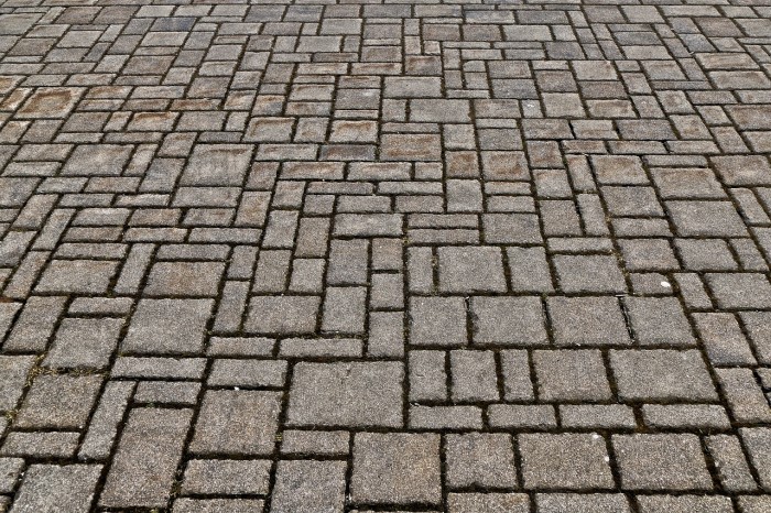 Cenovo dostupné pokladanie zámkovej dlažby